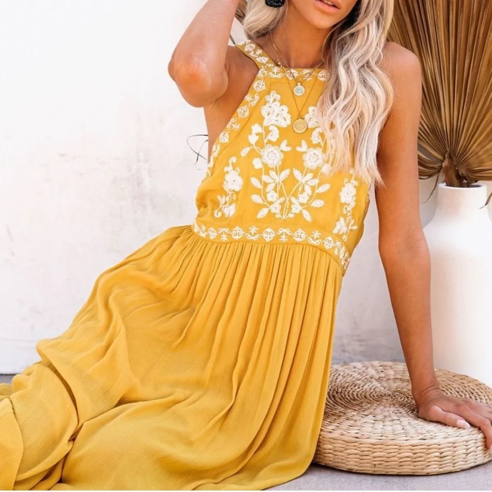 Yellow Halter Neck Sleeveless Sundress - Picture 4 of 5